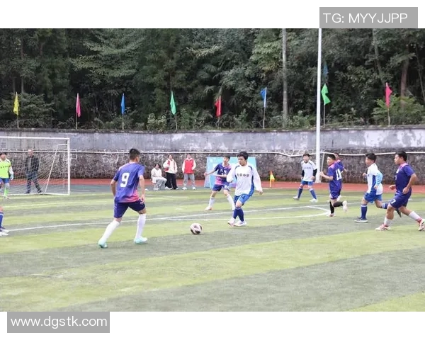 女子足球杯激战正酣各国球队争夺荣耀展现女性力量与团结精神 女子足球杯激战正酣各国球队争夺荣耀展现女性力量与团结精神